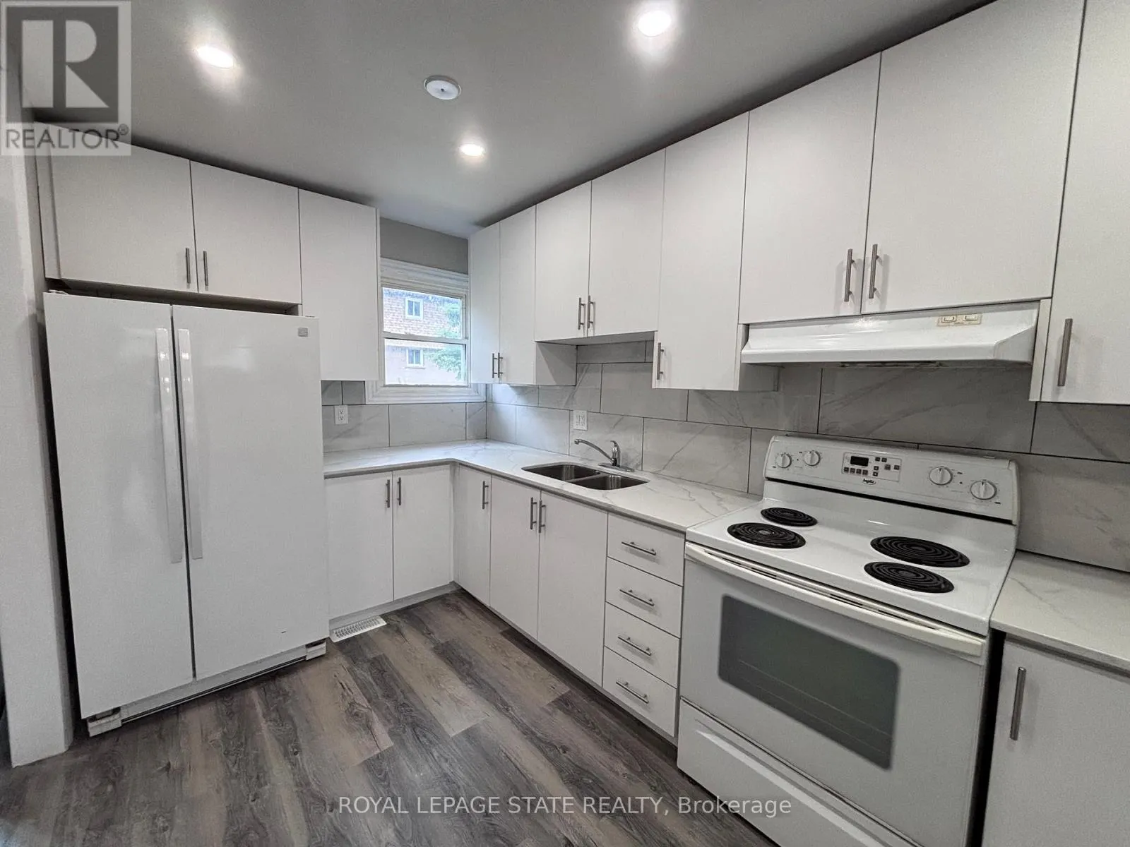 4 - 153 LIMERIDGE ROAD W