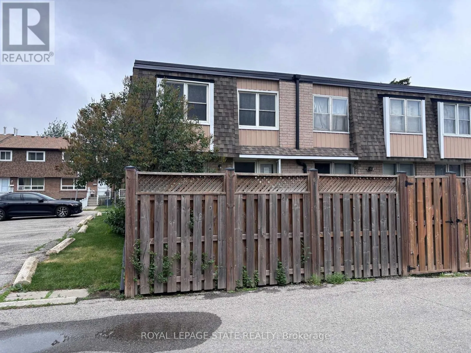 4 - 153 LIMERIDGE ROAD W