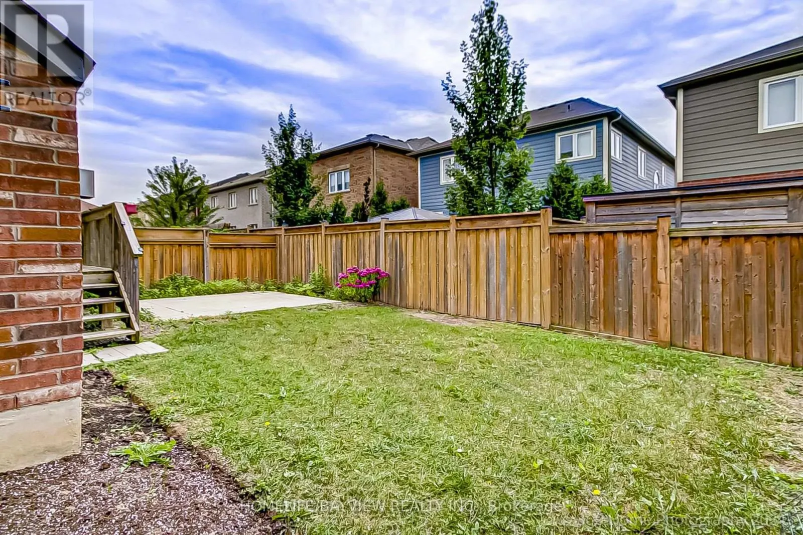 23 FINGLAND CRESCENT N