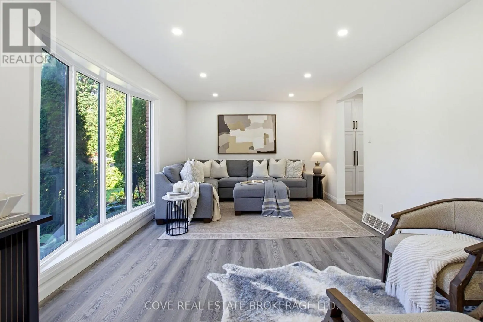 57 LLOYD MANOR CRESCENT