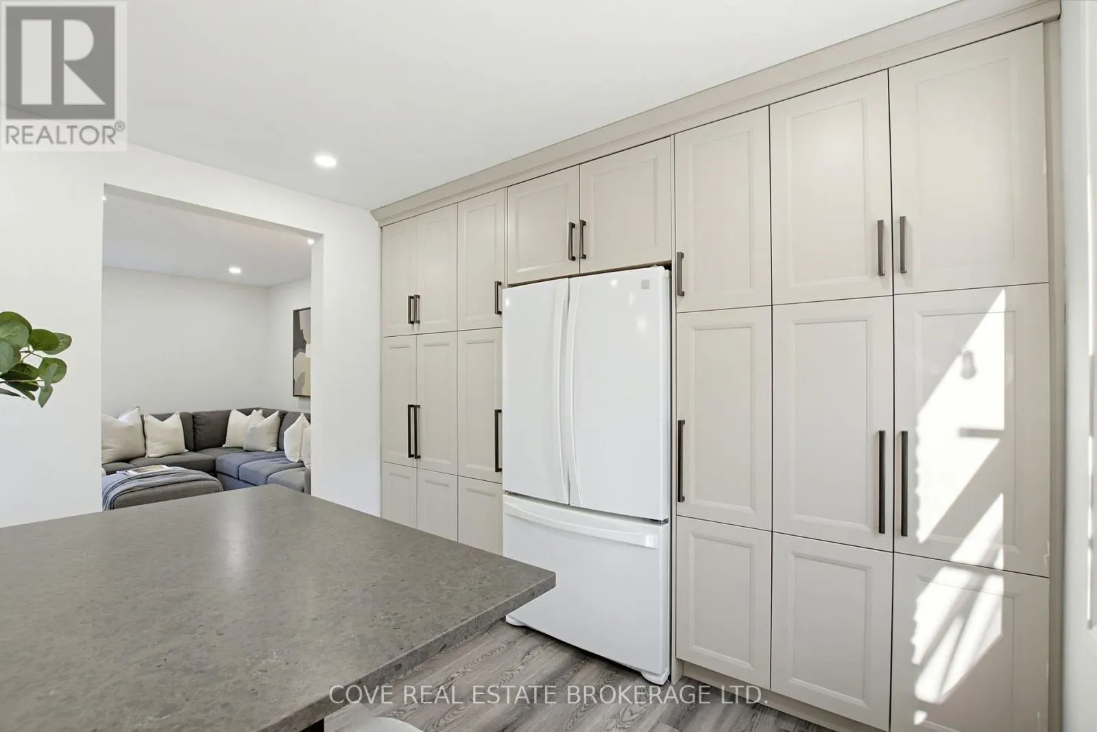 57 LLOYD MANOR CRESCENT
