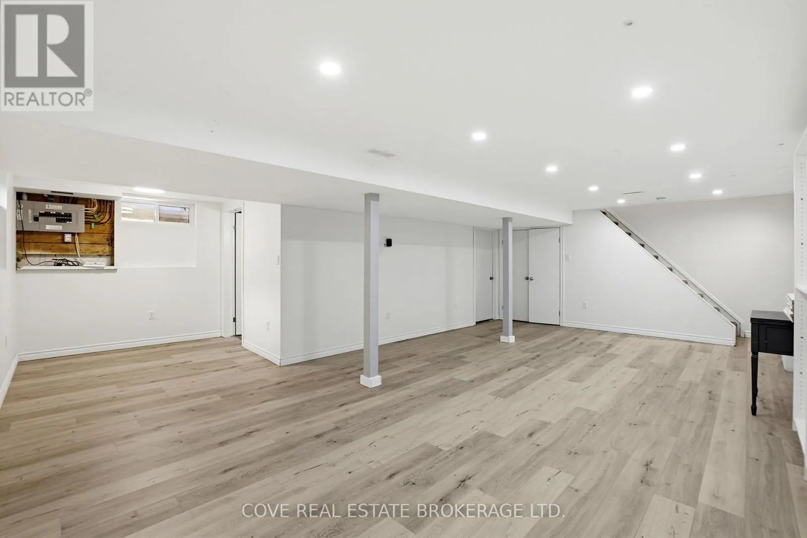 57 LLOYD MANOR CRESCENT
