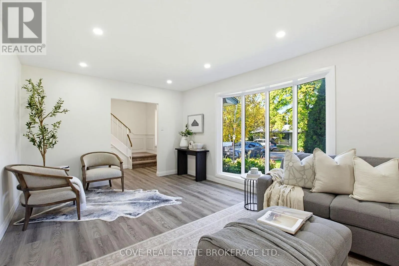 57 LLOYD MANOR CRESCENT