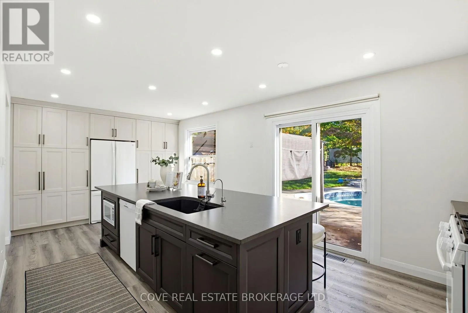 57 LLOYD MANOR CRESCENT