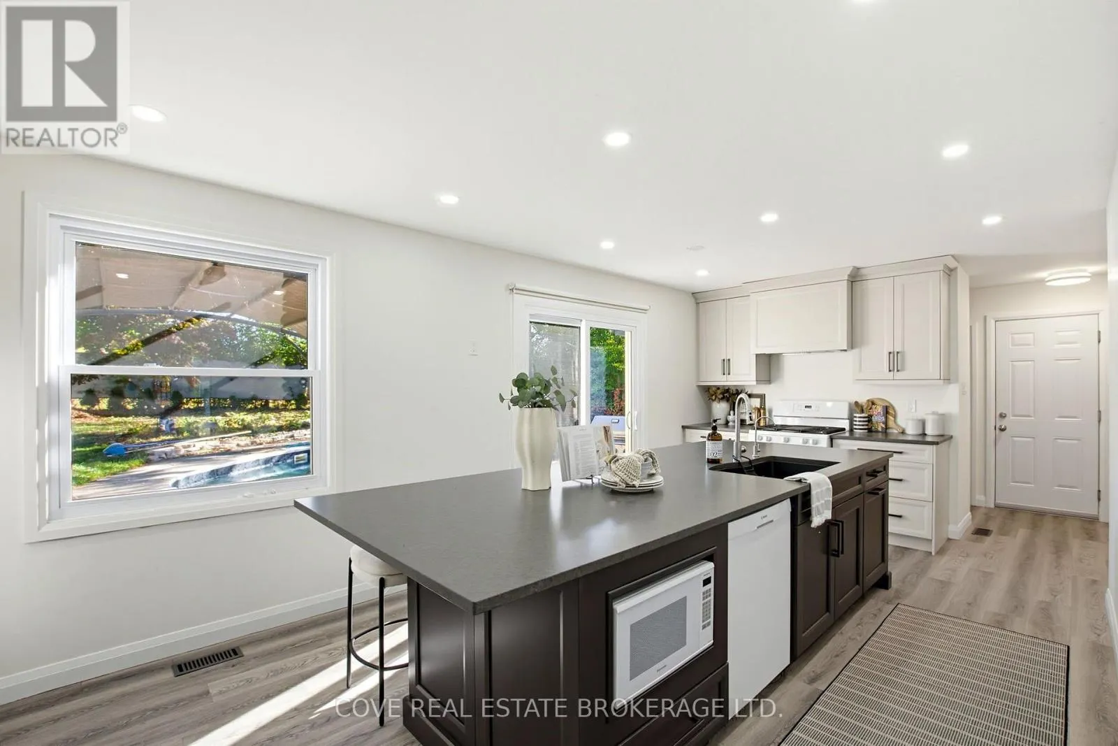 57 LLOYD MANOR CRESCENT