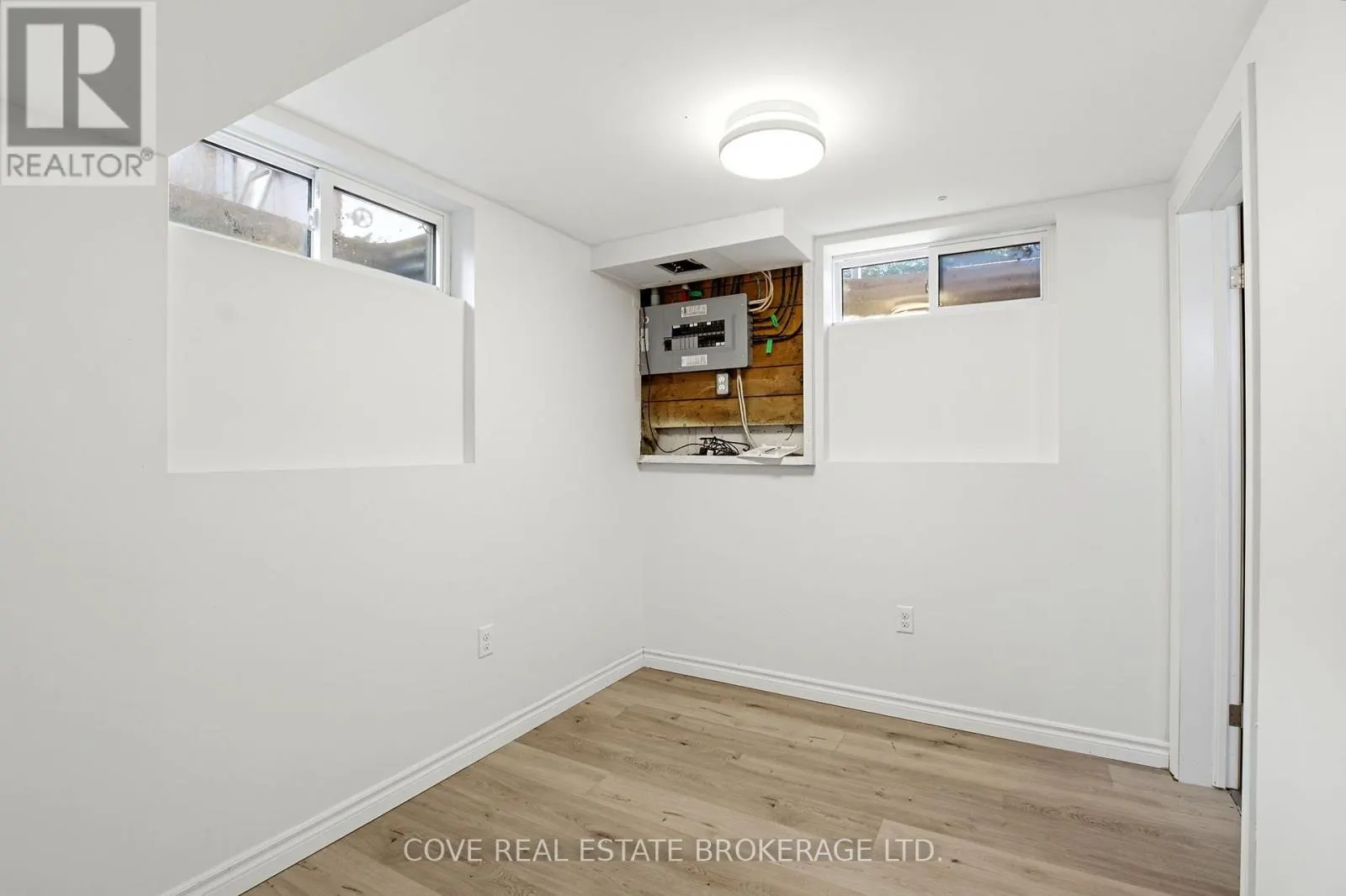 57 LLOYD MANOR CRESCENT