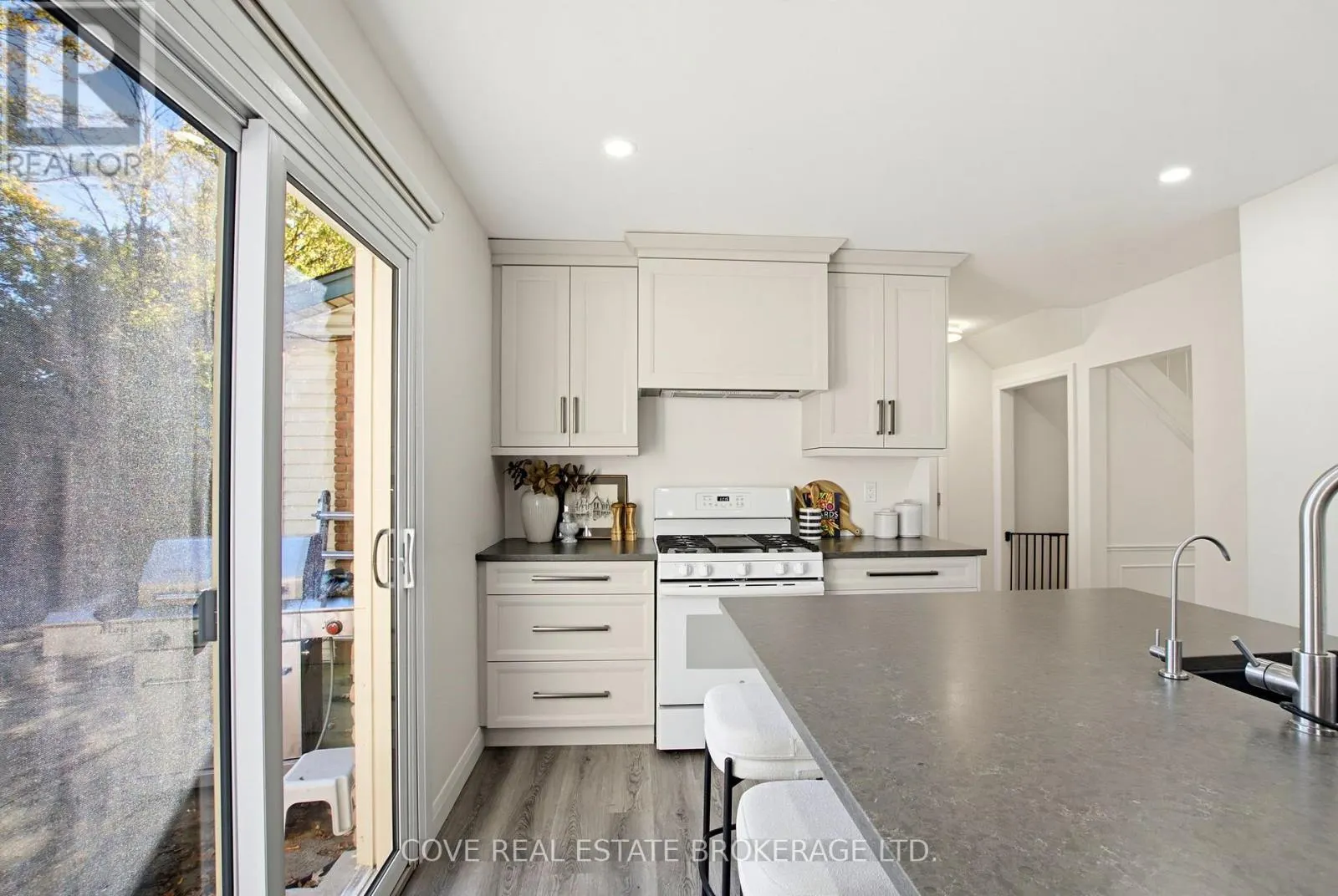 57 LLOYD MANOR CRESCENT
