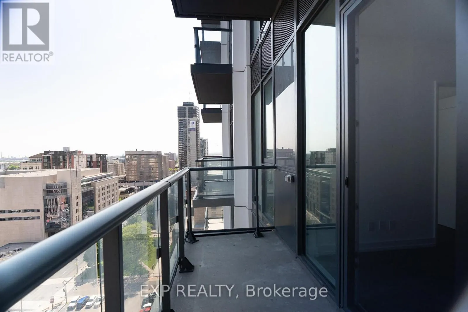 1604 - 75 JAMES STREET S