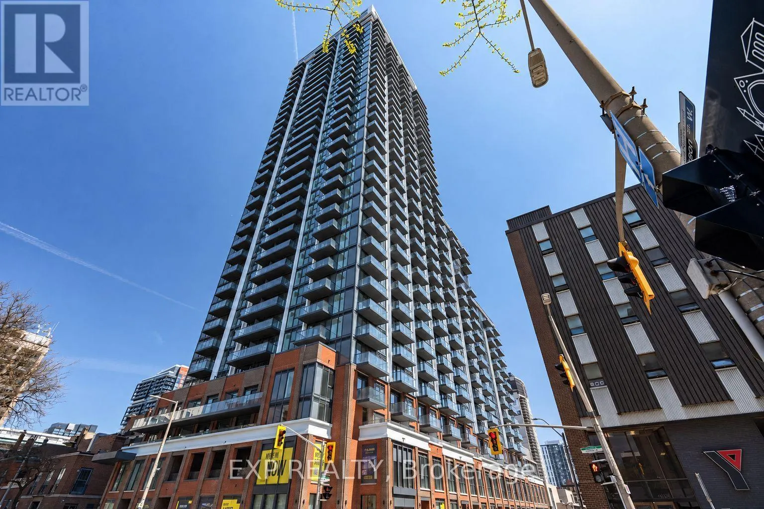 1604 - 75 JAMES STREET S