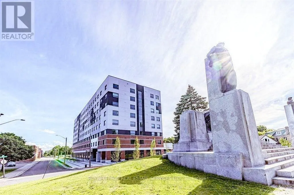 402 - 1 WELLINGTON STREET