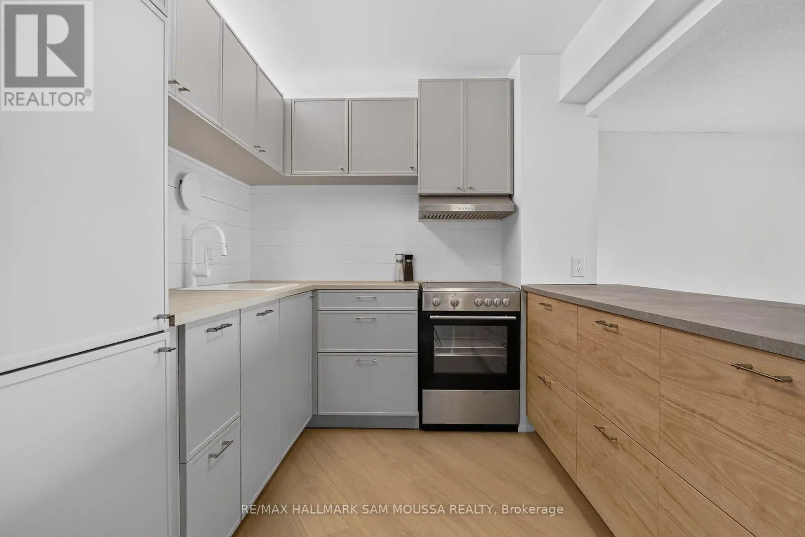 1309 - 1171 AMBLESIDE DRIVE