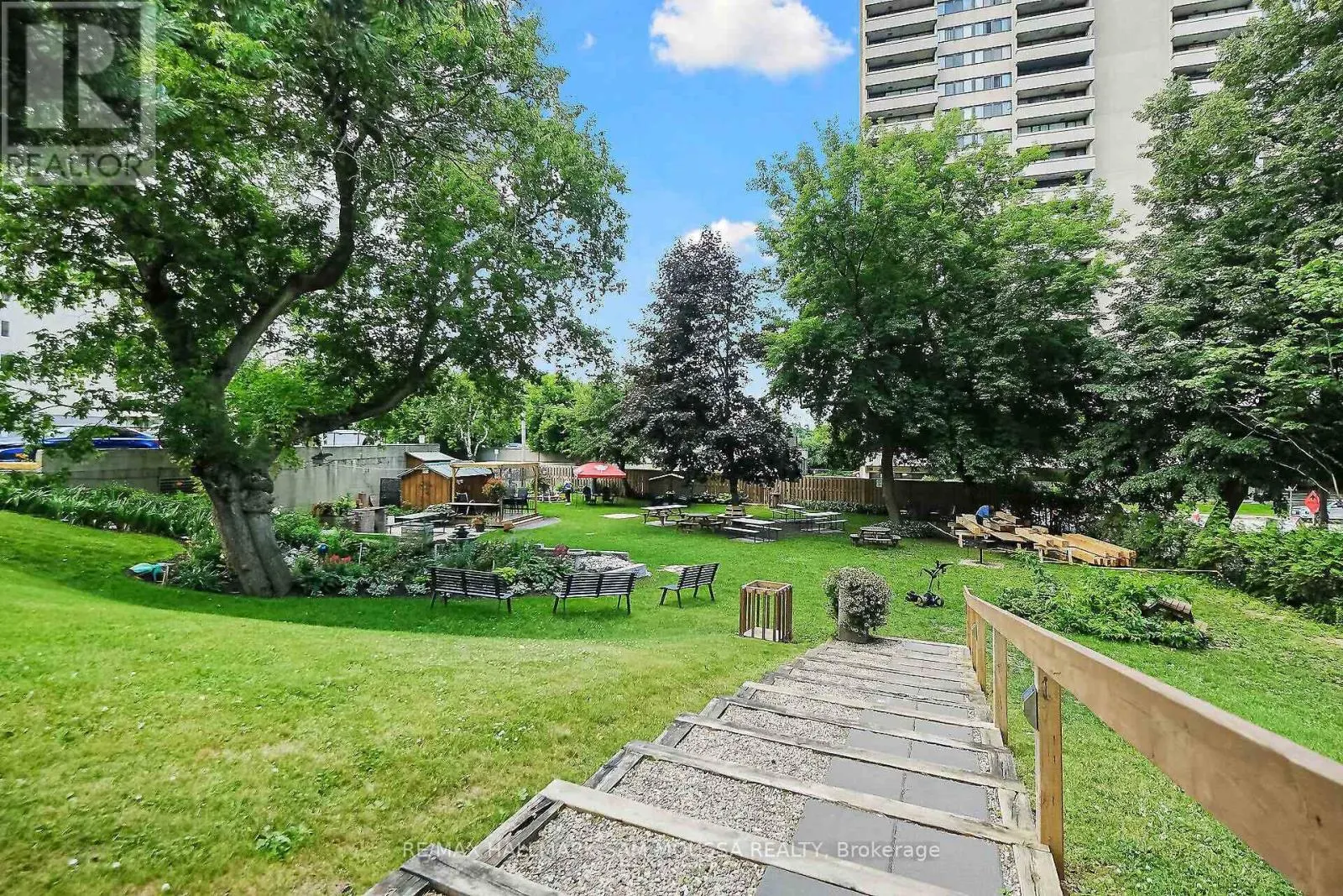 1309 - 1171 AMBLESIDE DRIVE