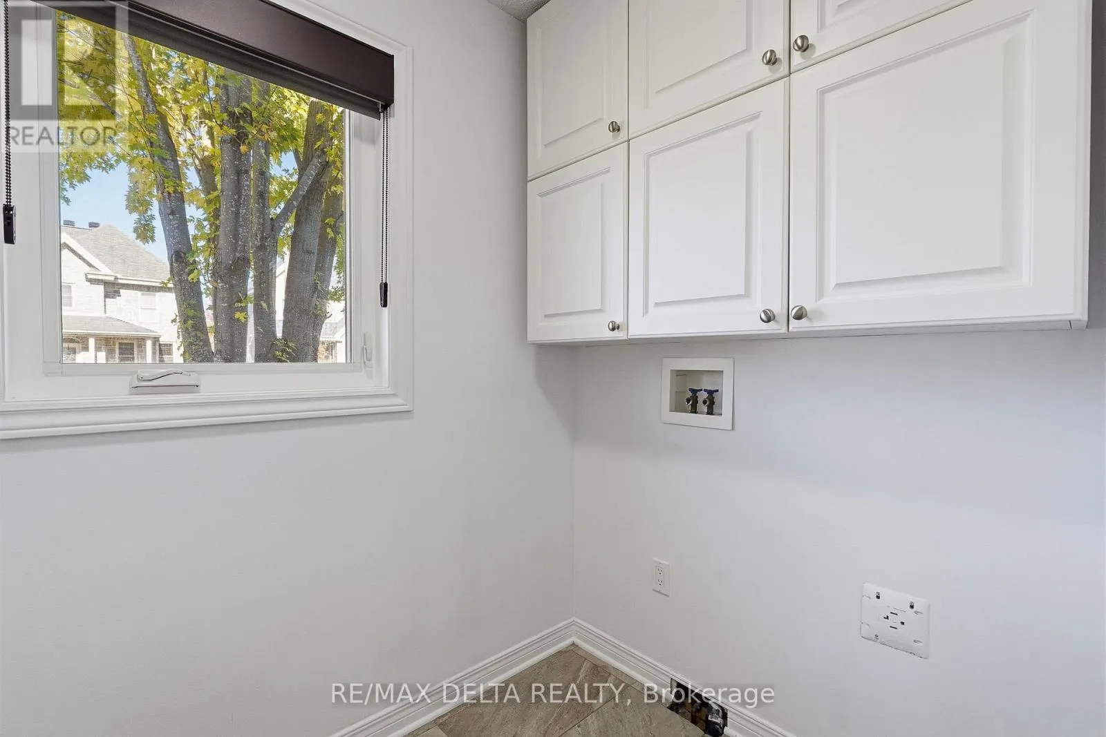 202 SANDRA CRESCENT