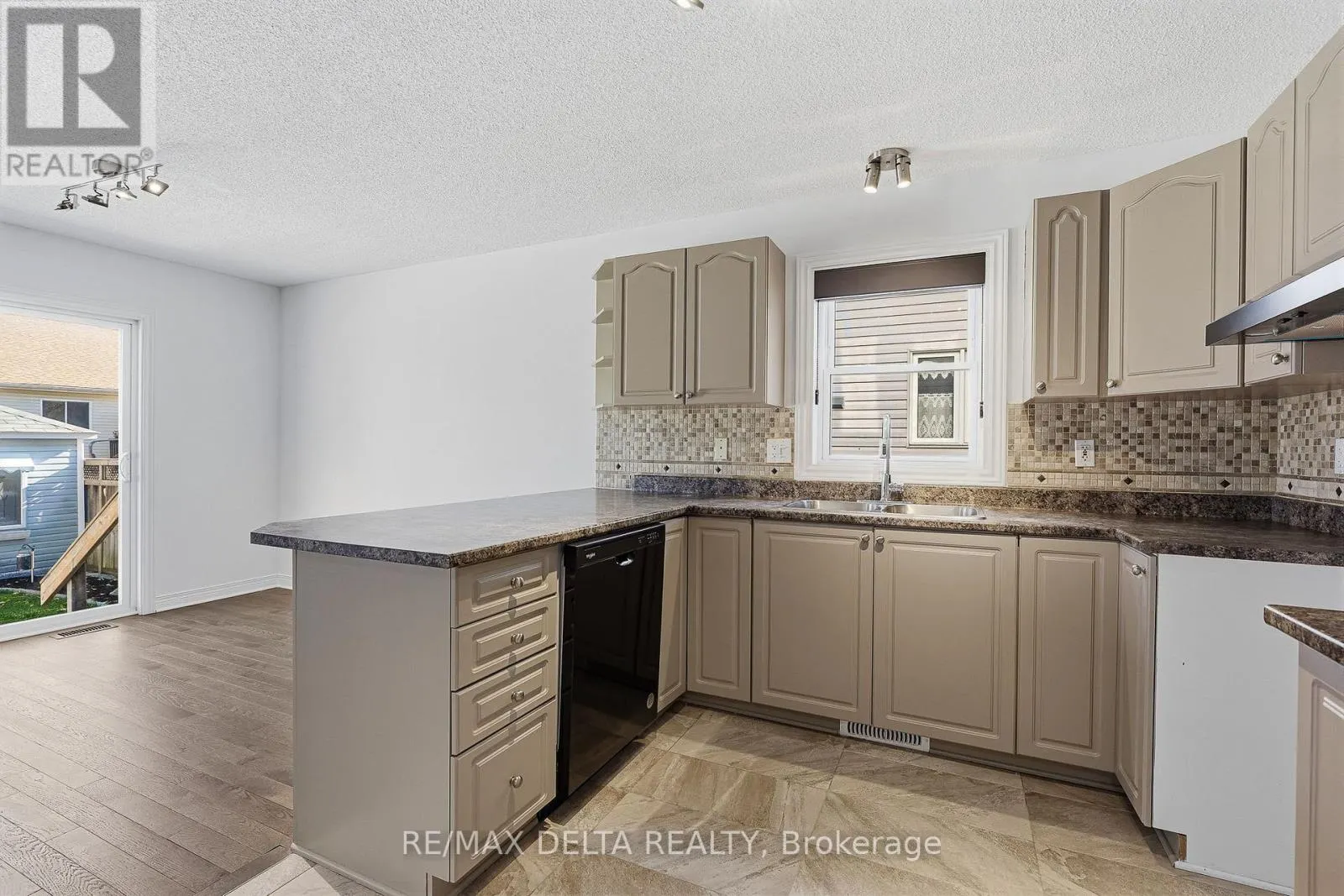 202 SANDRA CRESCENT