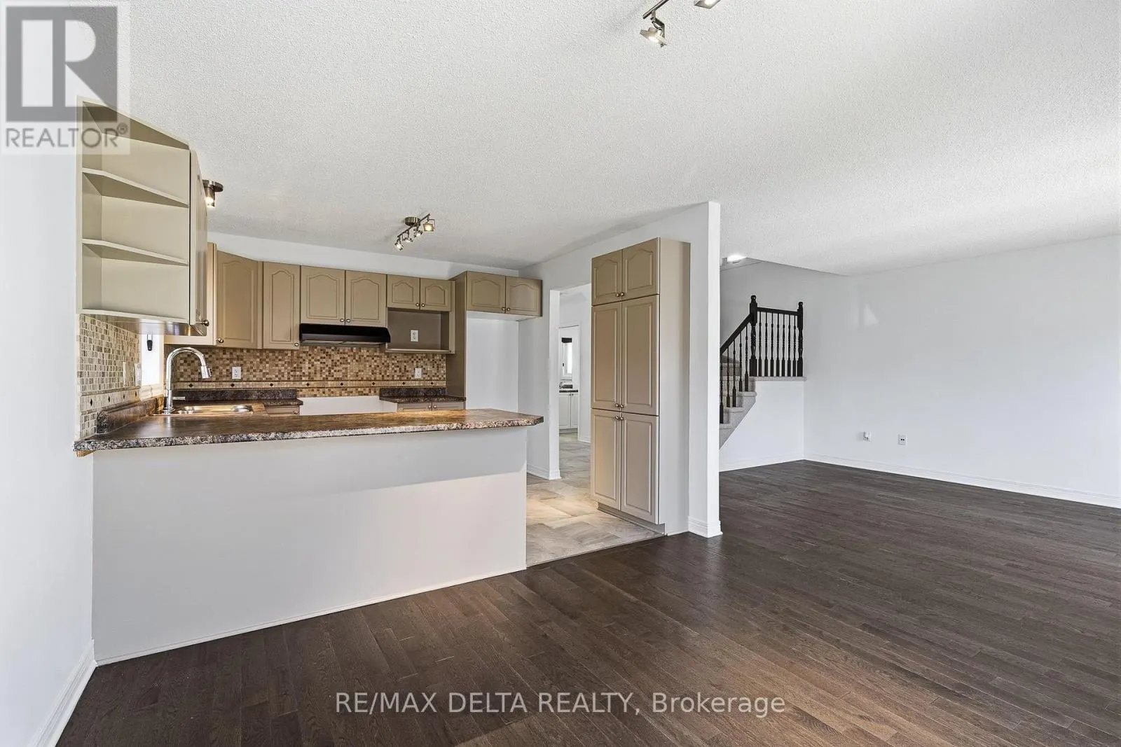 202 SANDRA CRESCENT