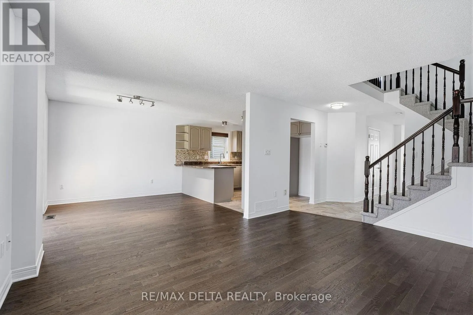 202 SANDRA CRESCENT