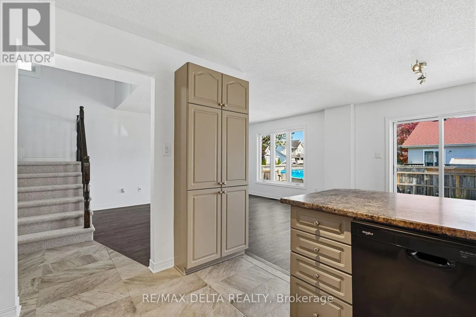 202 SANDRA CRESCENT
