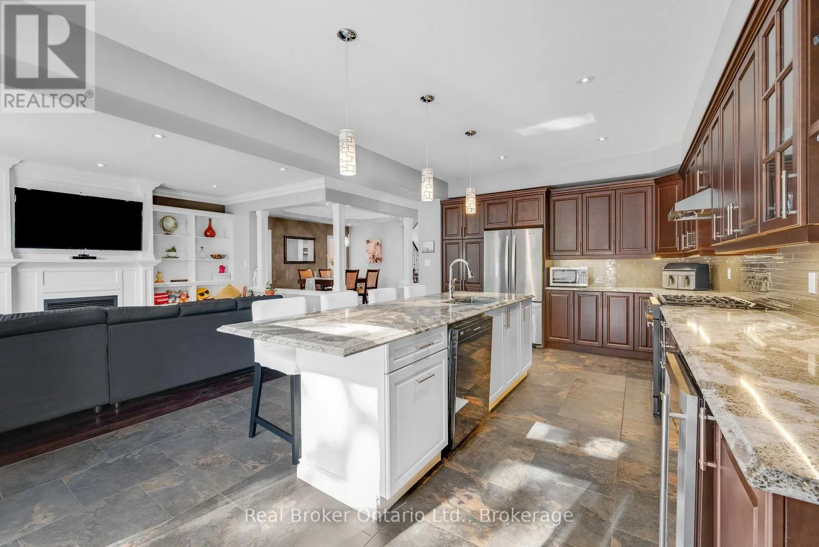 85 KOPPERFIELD LANE