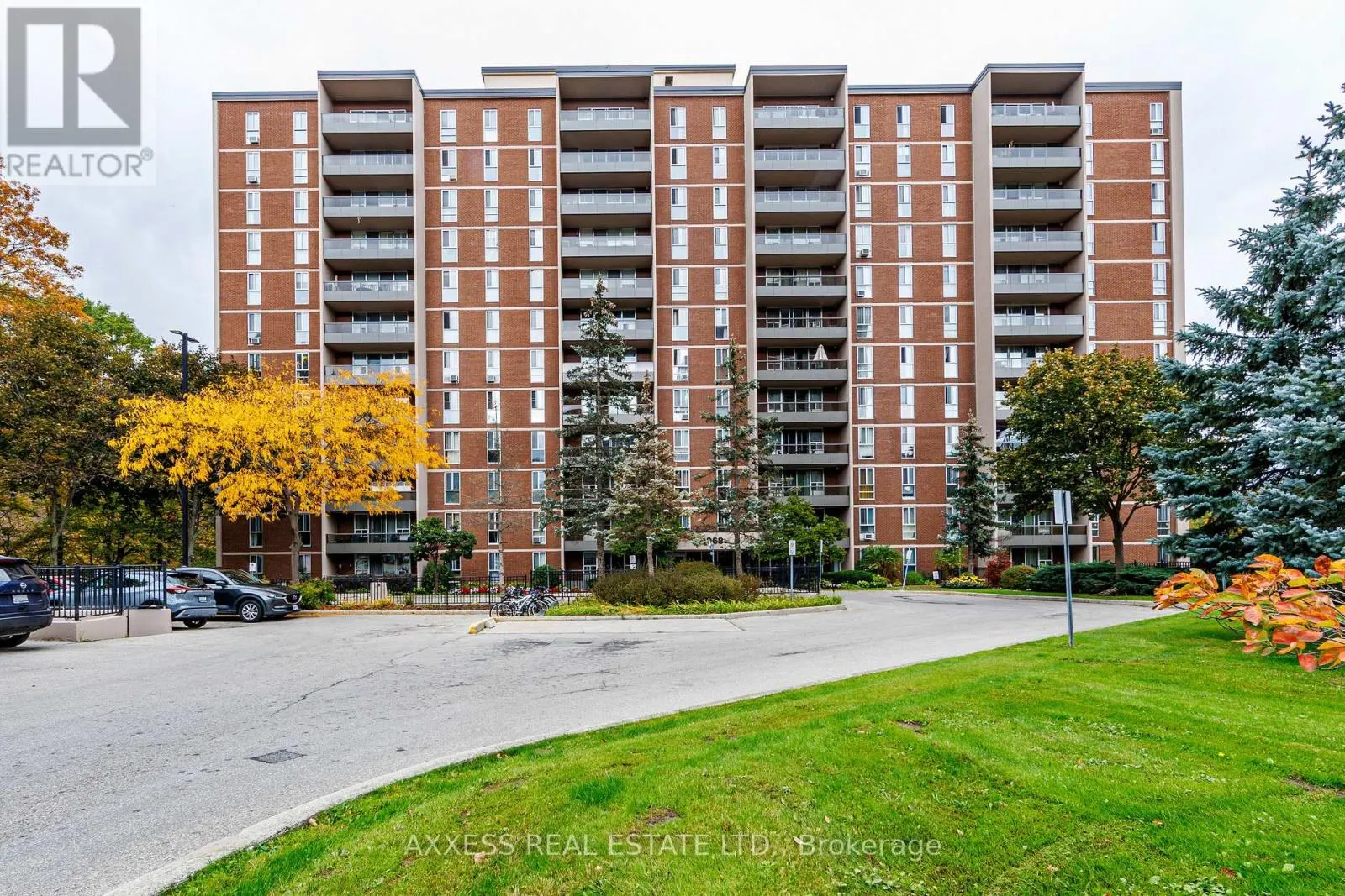 902 - 1968 MAIN STREET W