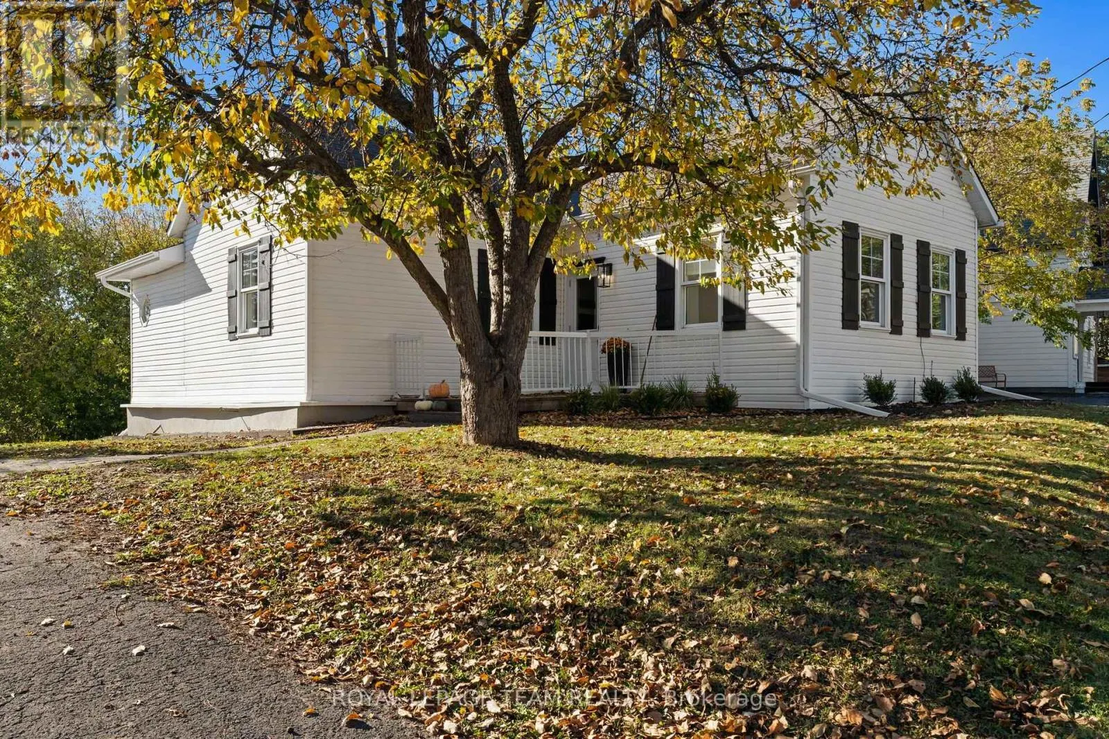 5584 MANOTICK MAIN STREET