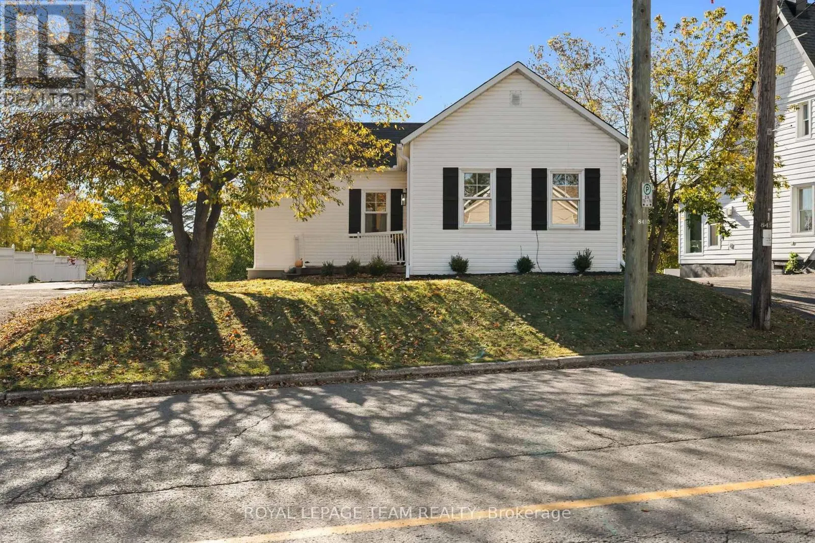 5584 MANOTICK MAIN STREET