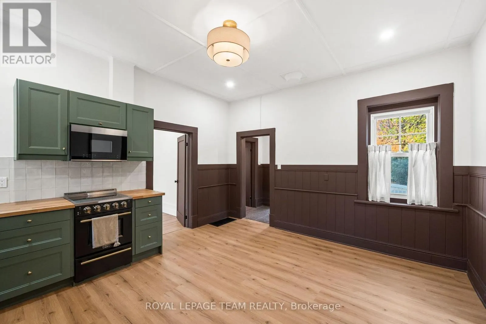 5584 MANOTICK MAIN STREET