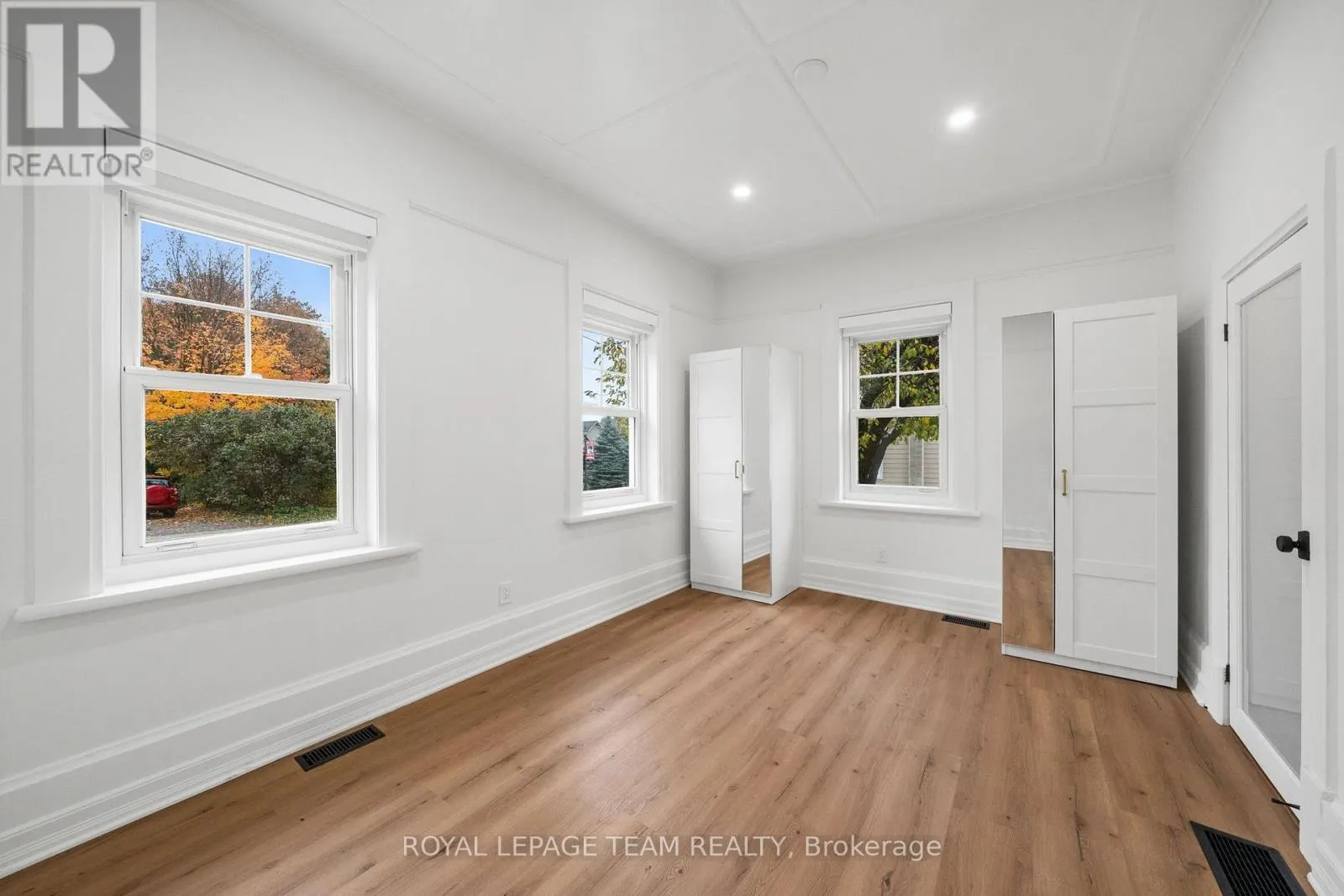 5584 MANOTICK MAIN STREET