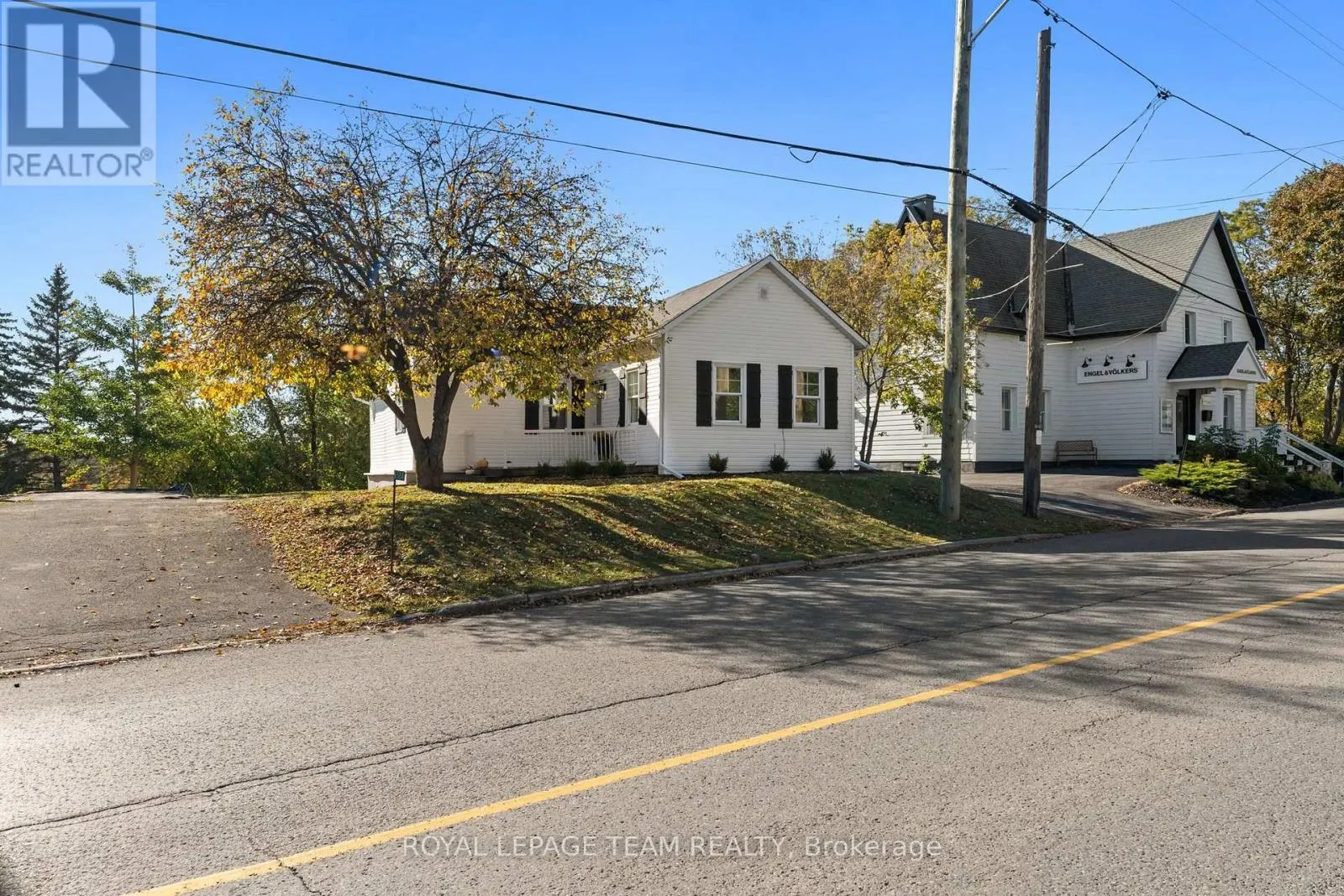 5584 MANOTICK MAIN STREET