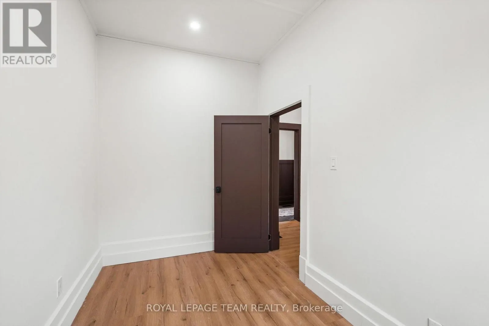5584 MANOTICK MAIN STREET
