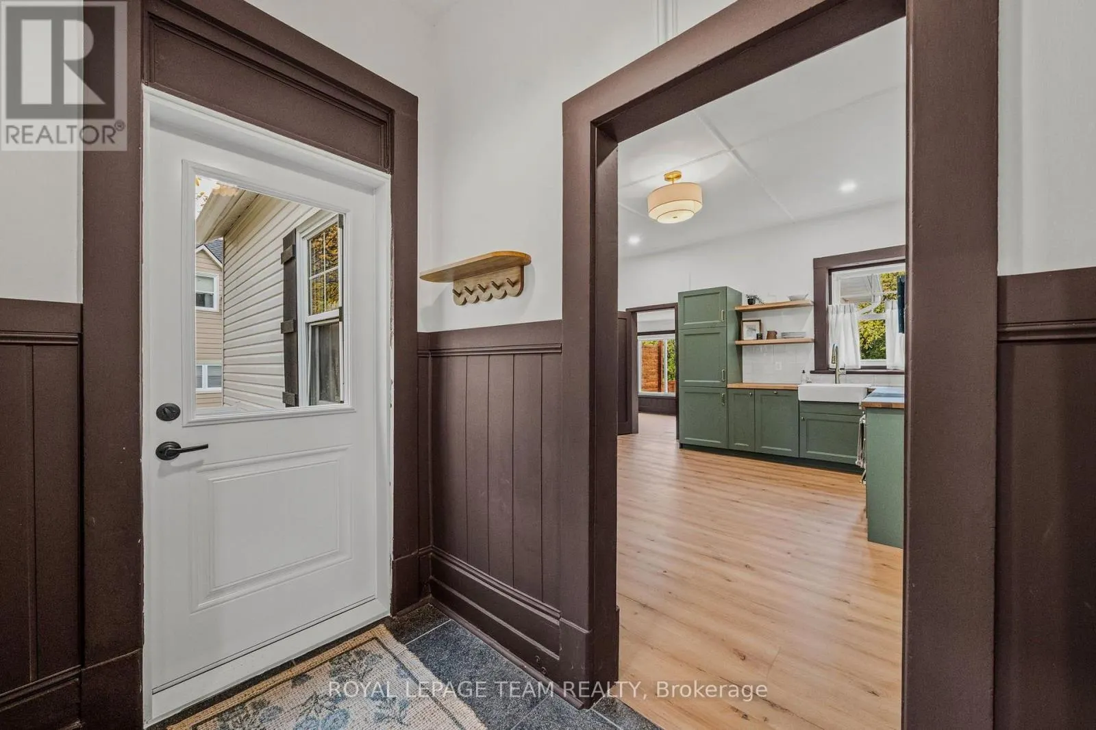 5584 MANOTICK MAIN STREET