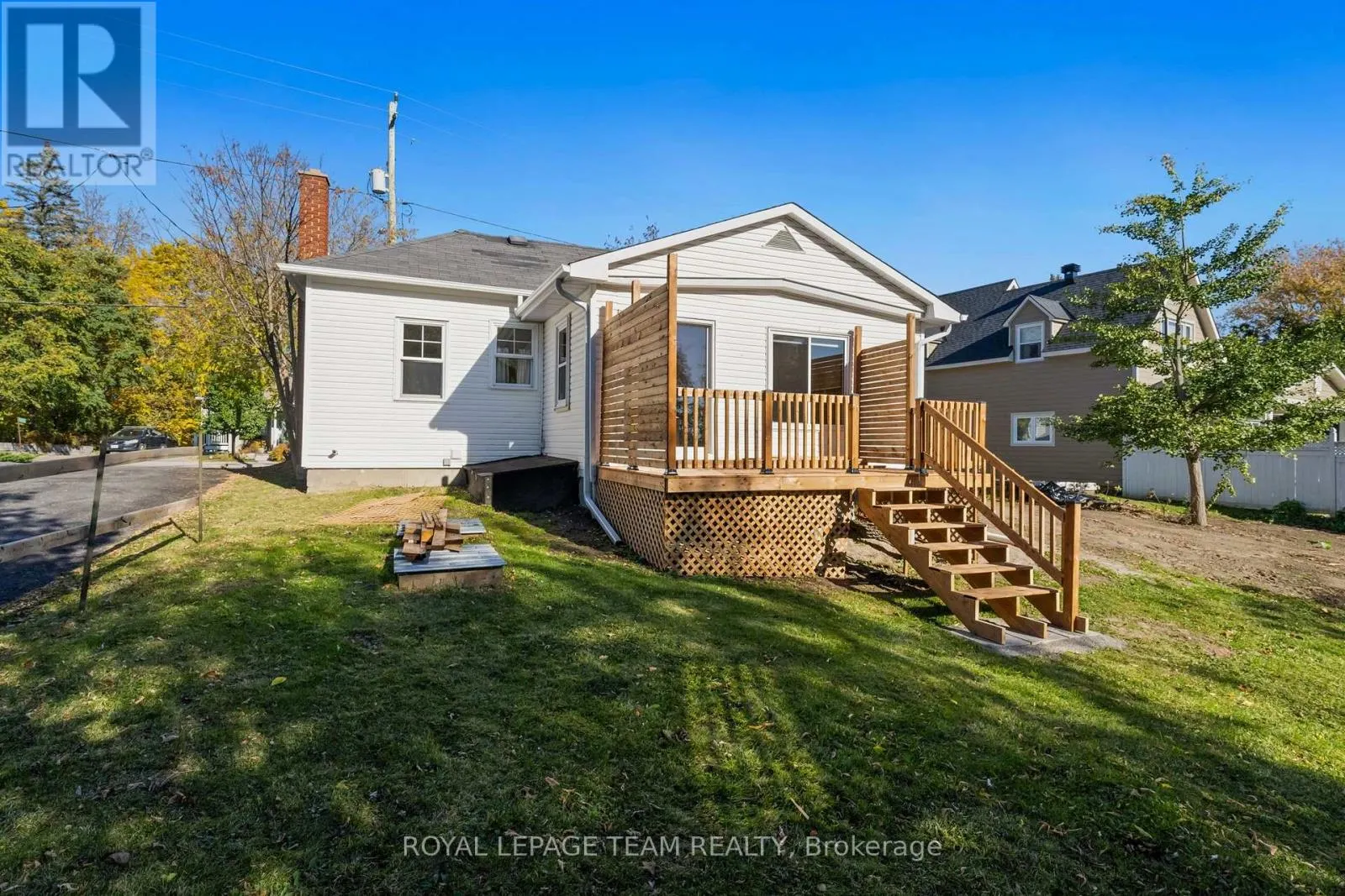 5584 MANOTICK MAIN STREET