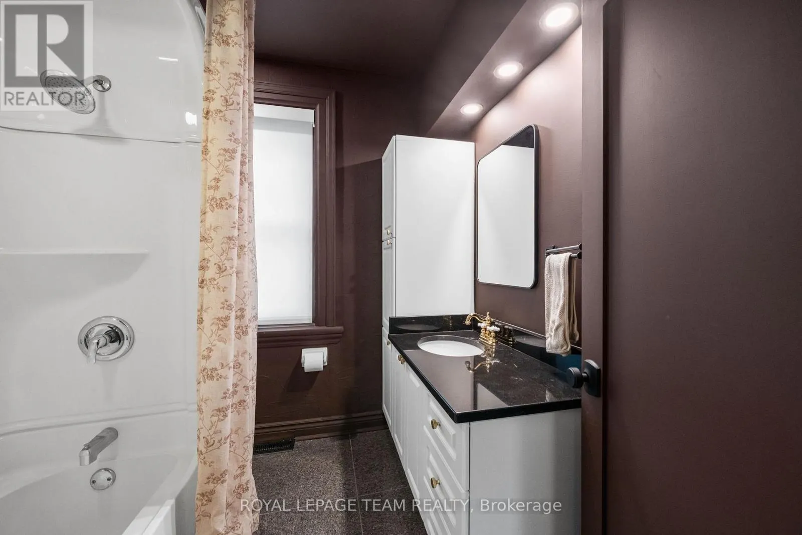 5584 MANOTICK MAIN STREET