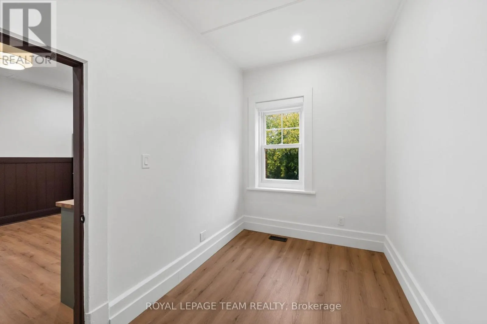 5584 MANOTICK MAIN STREET