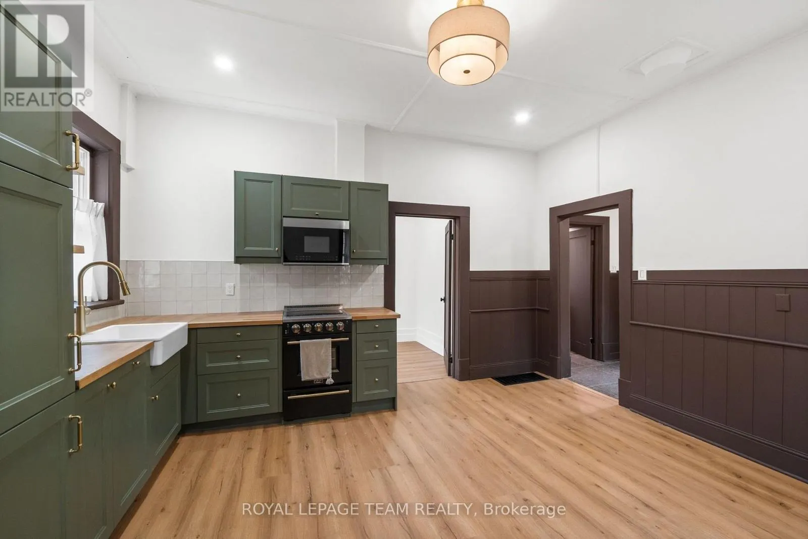 5584 MANOTICK MAIN STREET