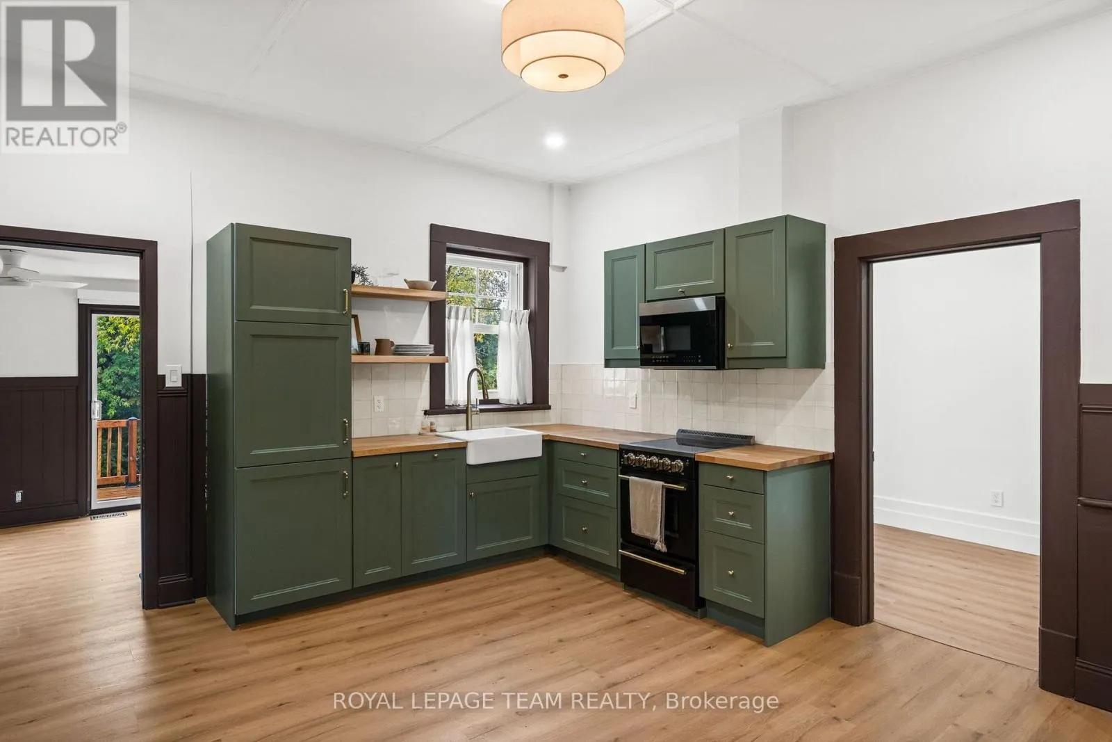 5584 MANOTICK MAIN STREET