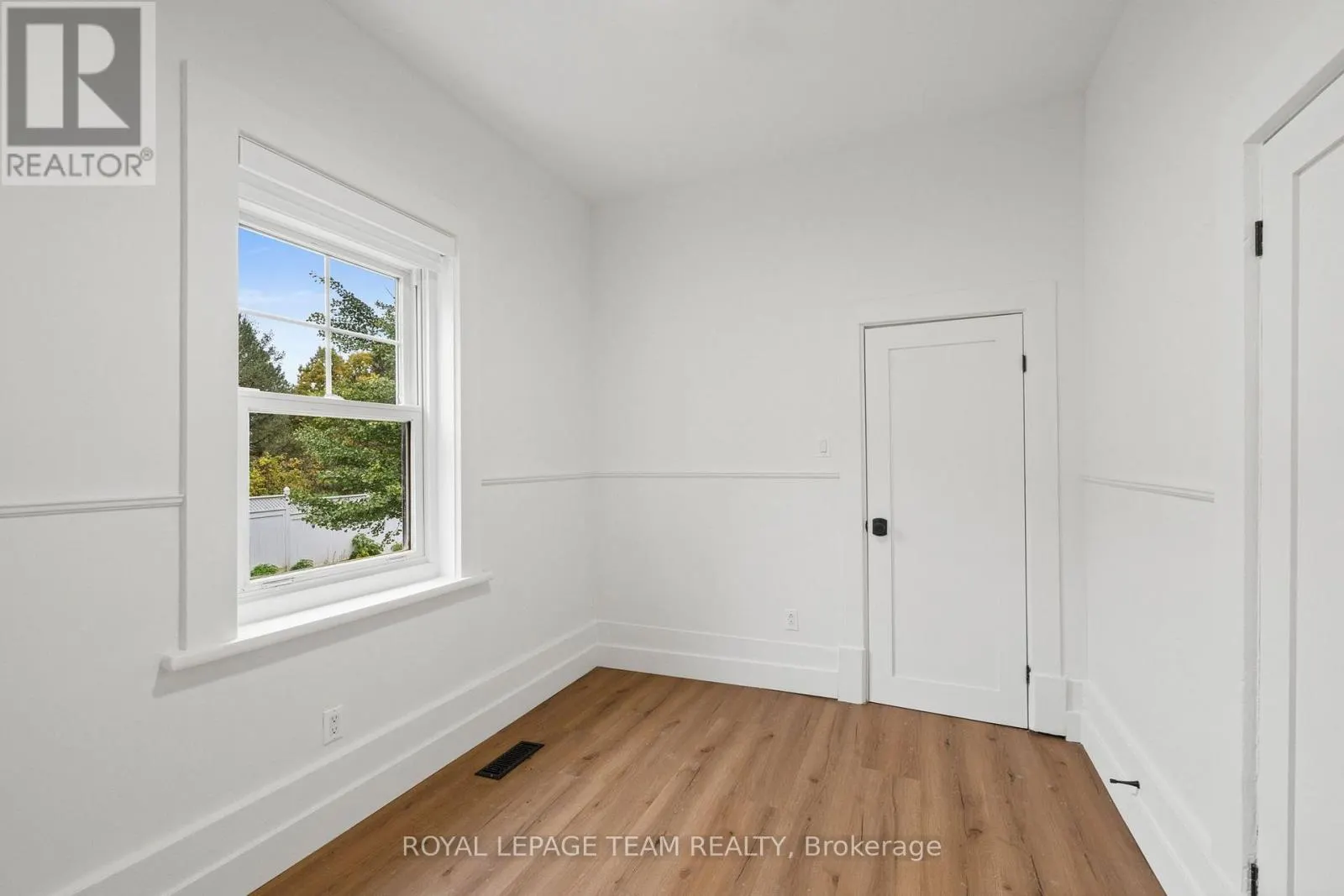 5584 MANOTICK MAIN STREET