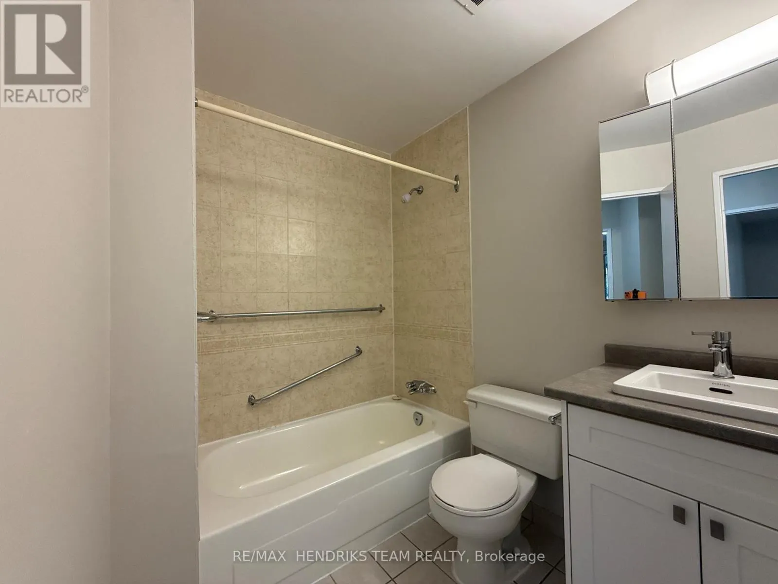 204 - 60 WINDWARD STREET #204