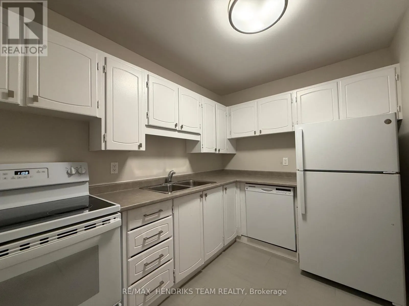 204 - 60 WINDWARD STREET #204