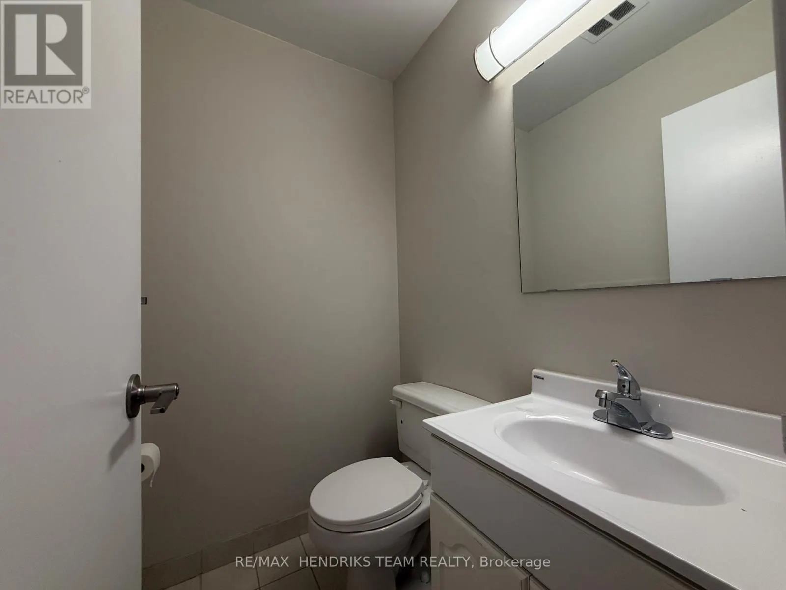 204 - 60 WINDWARD STREET #204
