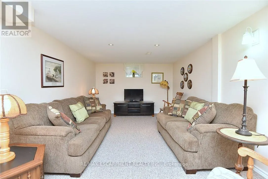 137 FIELDING CRESCENT