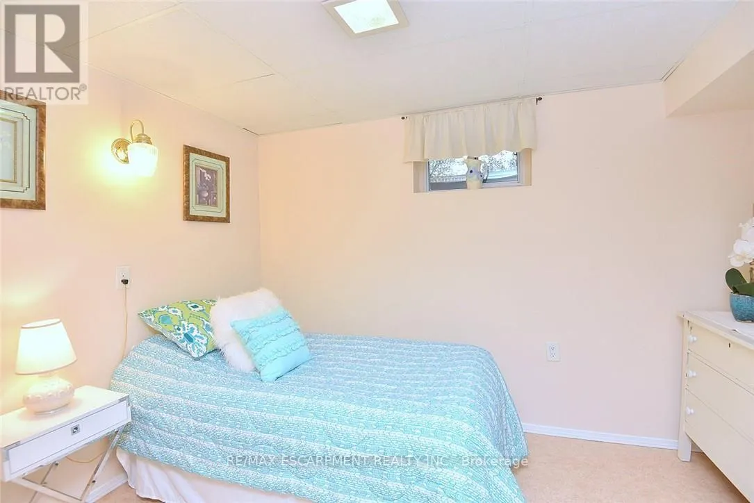 137 FIELDING CRESCENT
