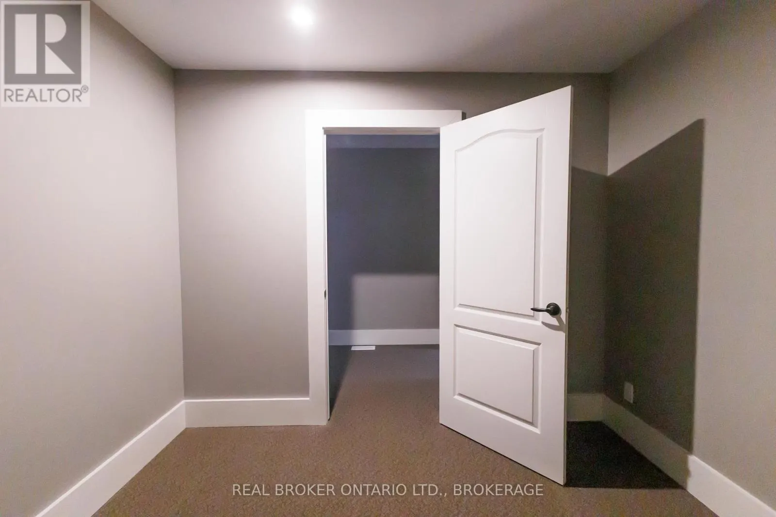 580 MAIN STREET S