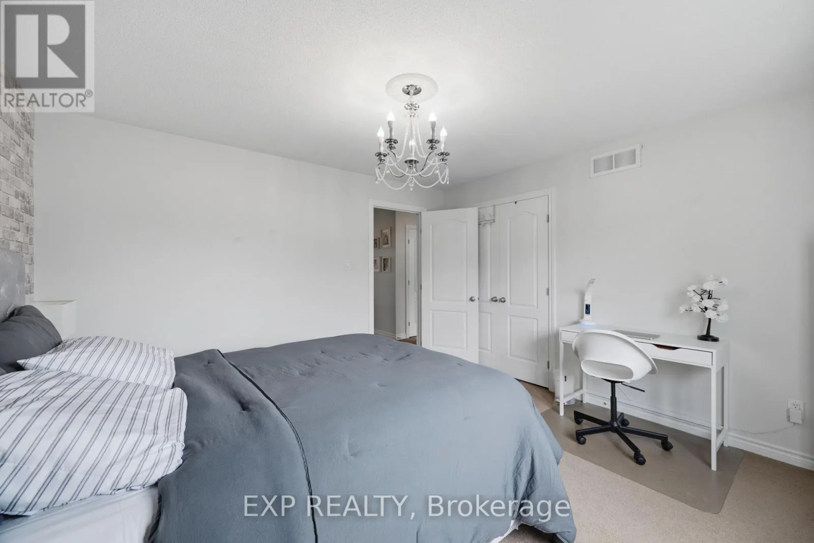 273 GRACEWOOD CRESCENT