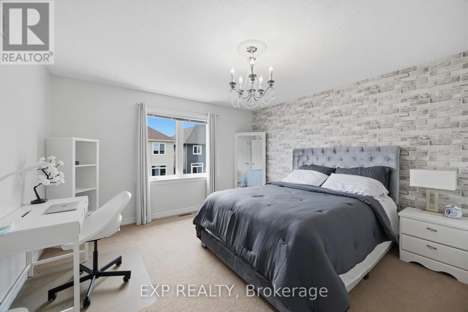 273 GRACEWOOD CRESCENT