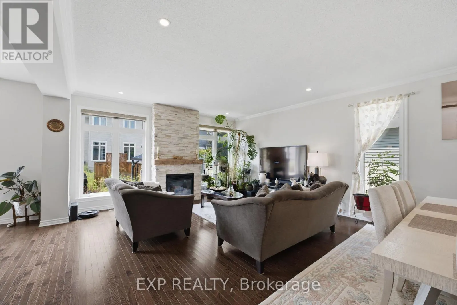 273 GRACEWOOD CRESCENT
