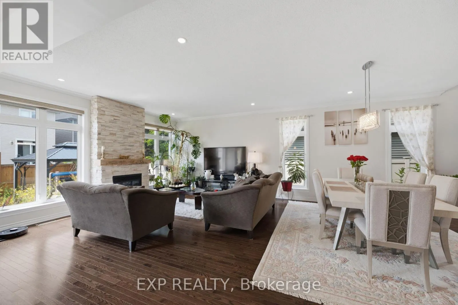 273 GRACEWOOD CRESCENT