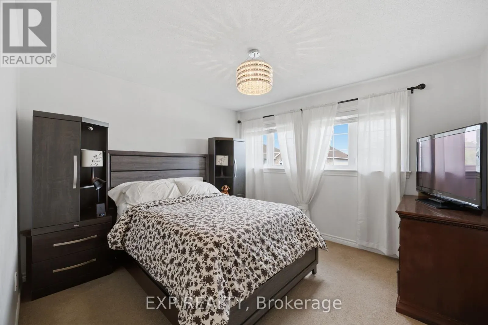 273 GRACEWOOD CRESCENT
