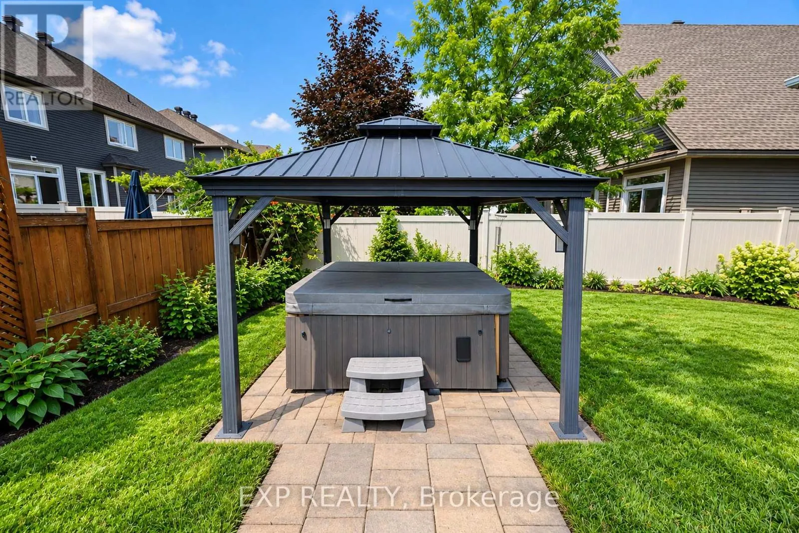 273 GRACEWOOD CRESCENT