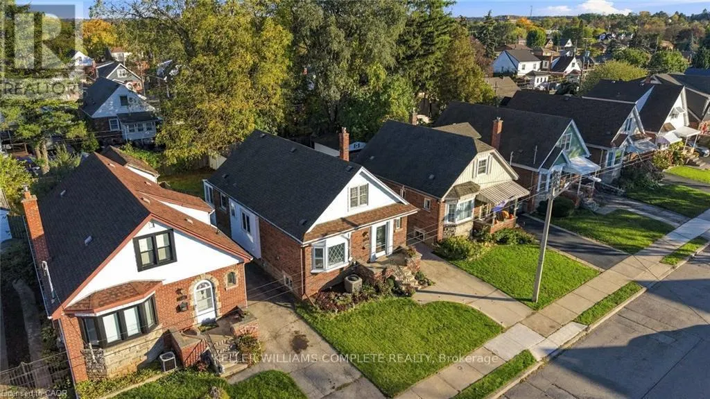 143 HUXLEY AVENUE S