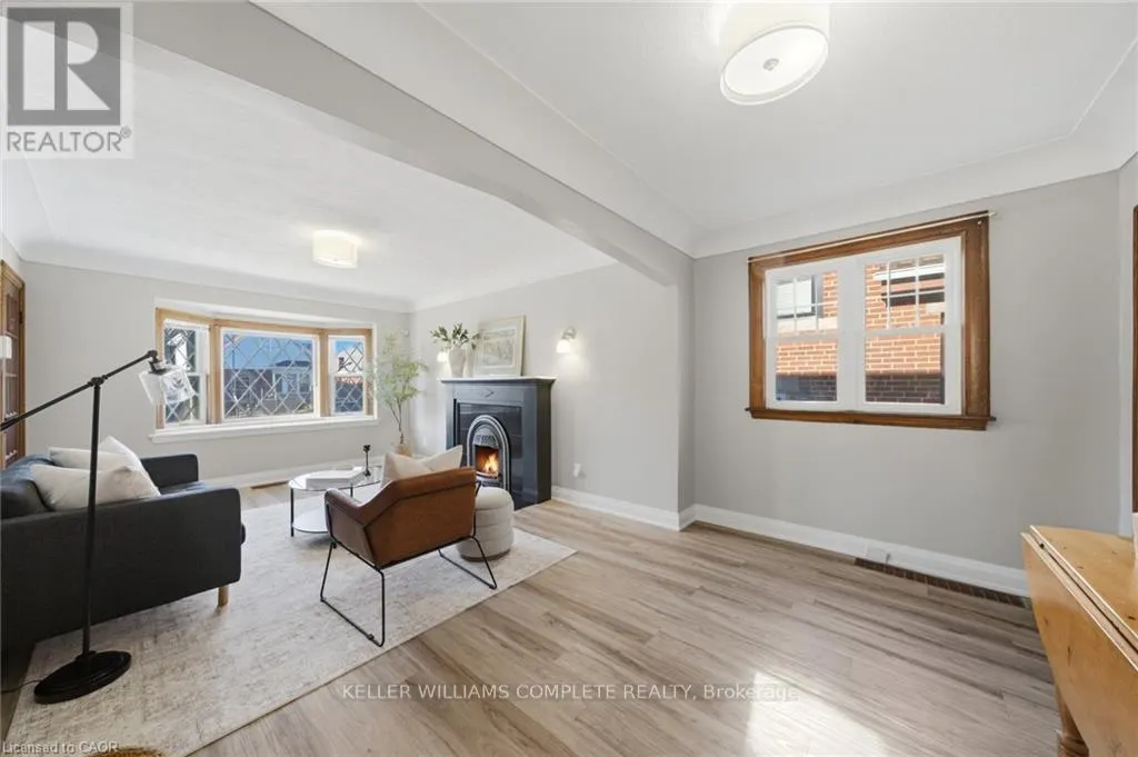 143 HUXLEY AVENUE S
